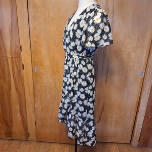 Rewind "Daisy" Ruffled Mock Wrap Chiffon Dress, Size Medium Style#NKD52482G45